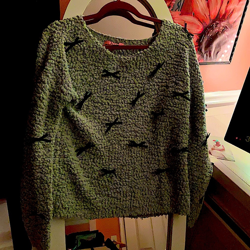 Grey bow-full sweater